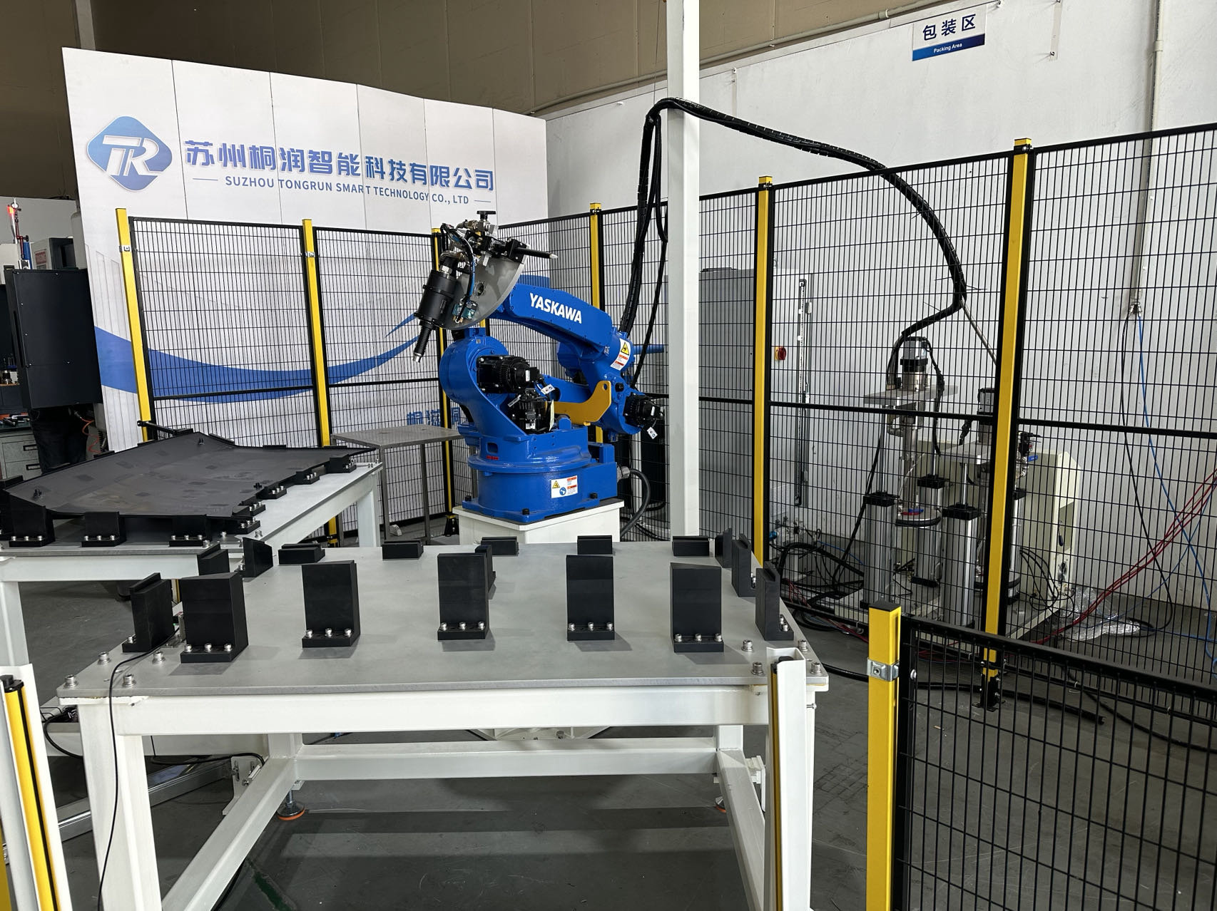 內外飾件自動涂膠壓合設備